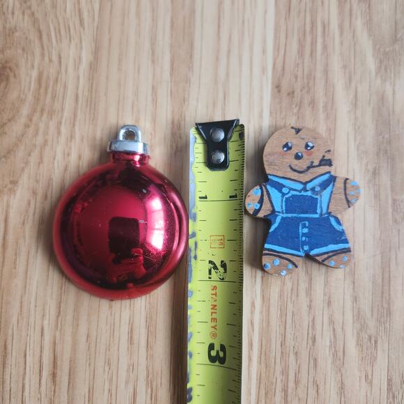 Vtg Christmas Magnet Lot Red Ornament & 1981 Wooden Gingerbread Holiday Decor - Picture 3 of 7